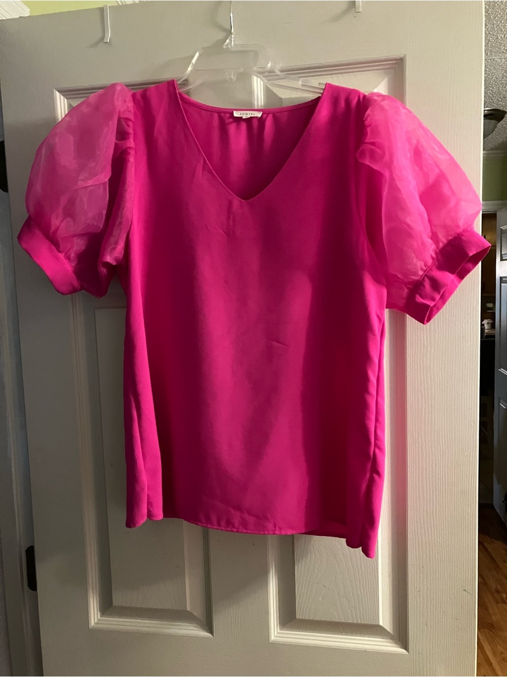 JODIFL Magenta Puff Sleeve V-Neck Blouse